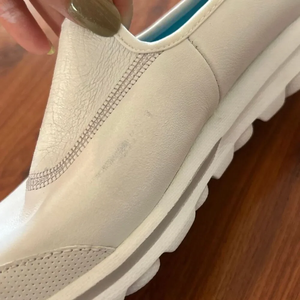 Skechers white go walk lady sneakers size 8.5